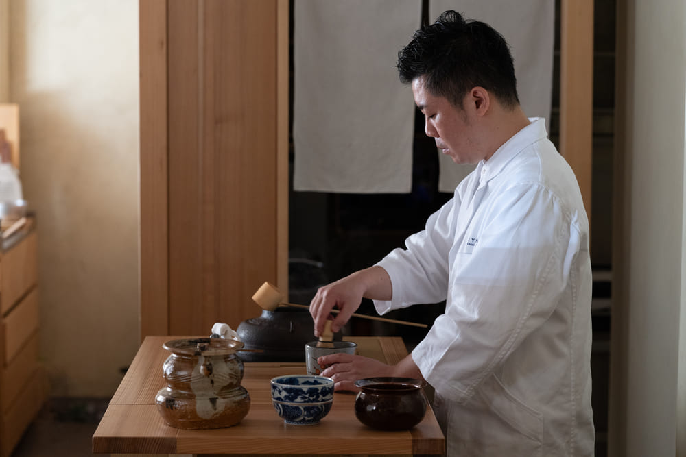 パリ『茶懐石 秋吉』店主の秋吉雄一朗さん