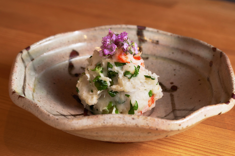大阪『食堂 燈』の里芋とエビのポテトサラダ
