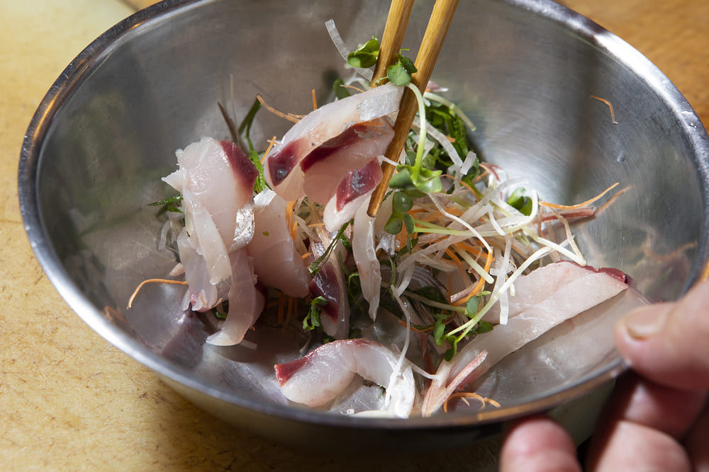 鬼アジと香味野菜を和える