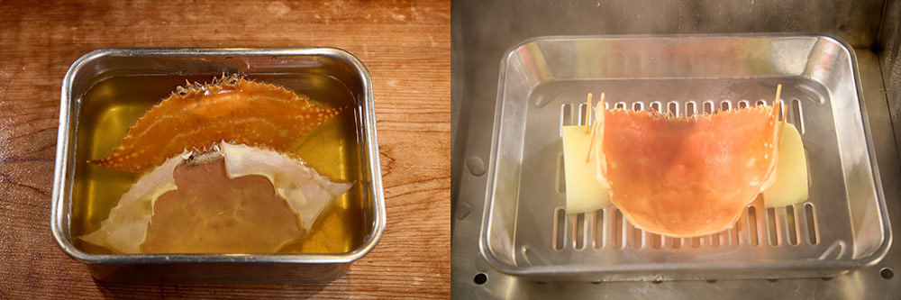 ワタリガニの甲羅を酢に漬けて蒸す